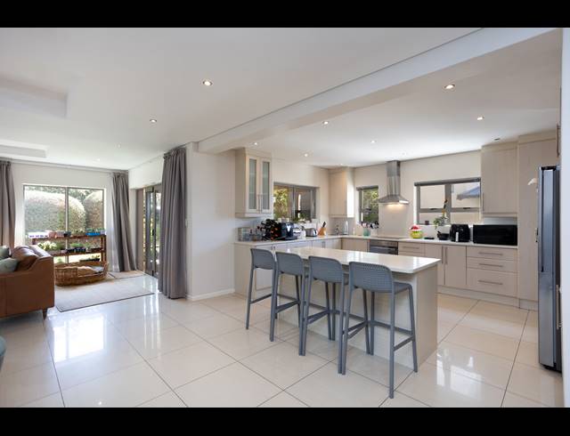 5 BEDROOM FREESTANDING TO LET IN STONEHURST MOUNTAIN ESTATE